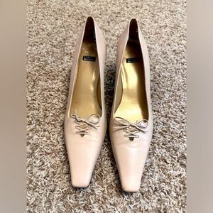 Stuart Weitzman beige leather heels